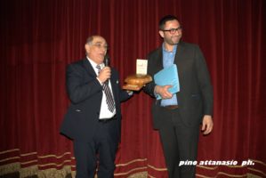 Armando De Rosa riceve il premio Panteatro Antonio Diana