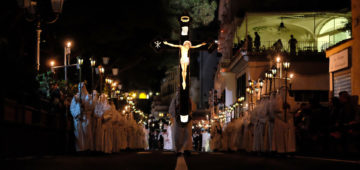Amalfi. Venerdì la suggestiva processione notturna del Cristo Morto