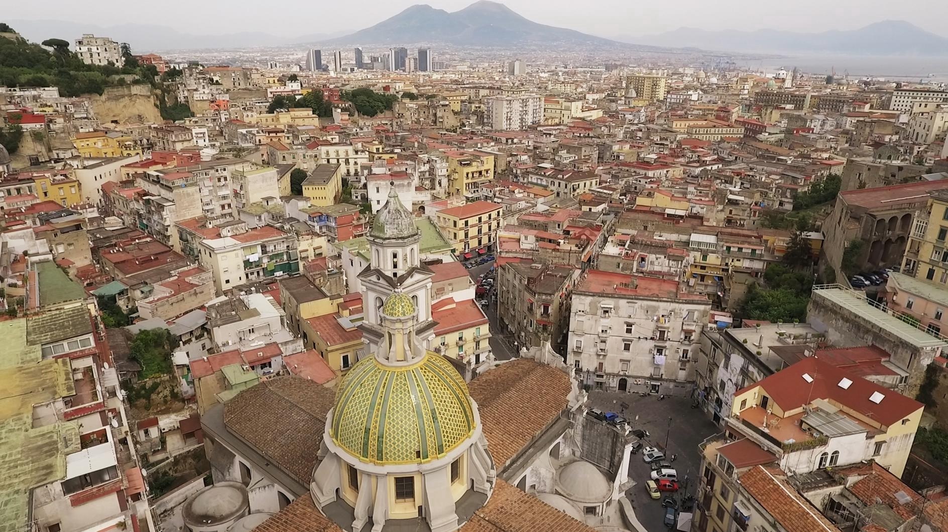 I mille volti di Napoli nel racconto di Ilaria Urbani e Andrea Canova