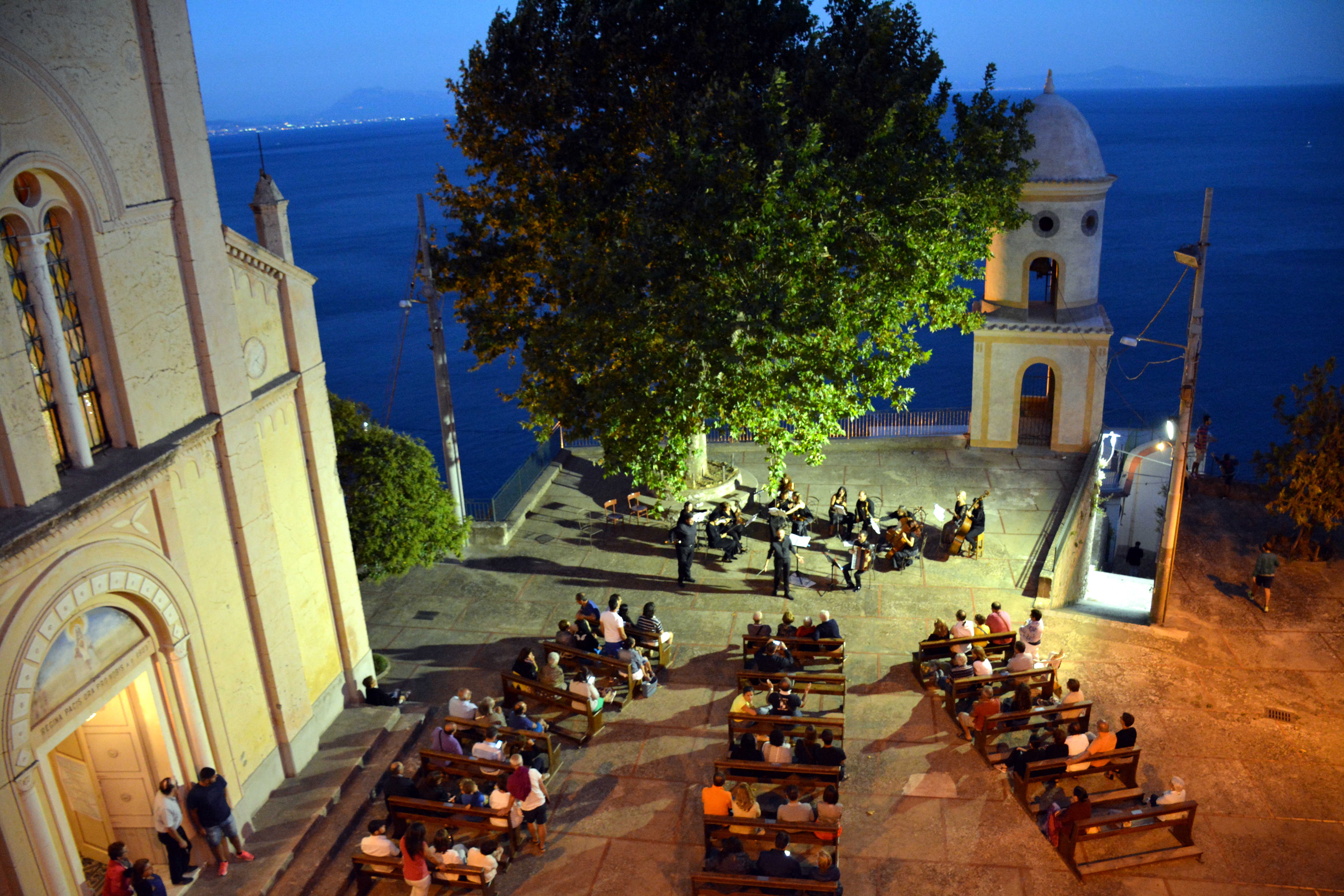 Amalfi. Mercoledì il più suggestivo degli appuntamenti estivi: il Concerto al Tramonto sulla panoramica piazzetta di Lone