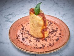 Il maestro pizzaiolo Luigi Cippitelli presenta un nuovo menu legato al territorio e dedica al Vesuvio l’originale “Gran Cono”