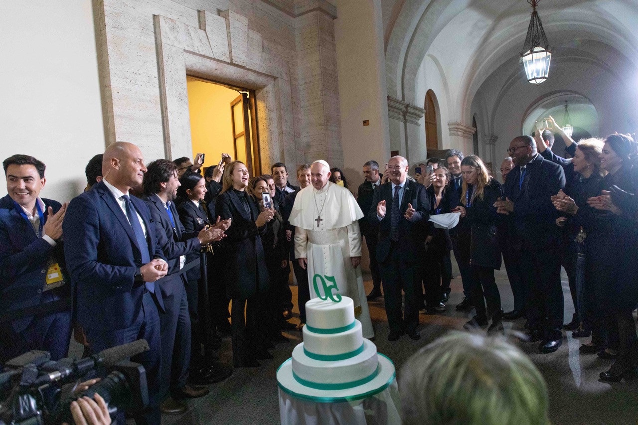Papa Francesco celebra i 50 anni di sacerdozio con Scholas