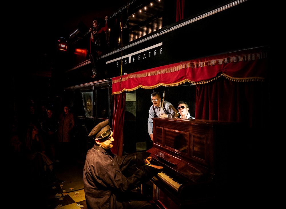 Il Nostos Teatro diventa un bus teatrale con il cabaret del Bus Theater