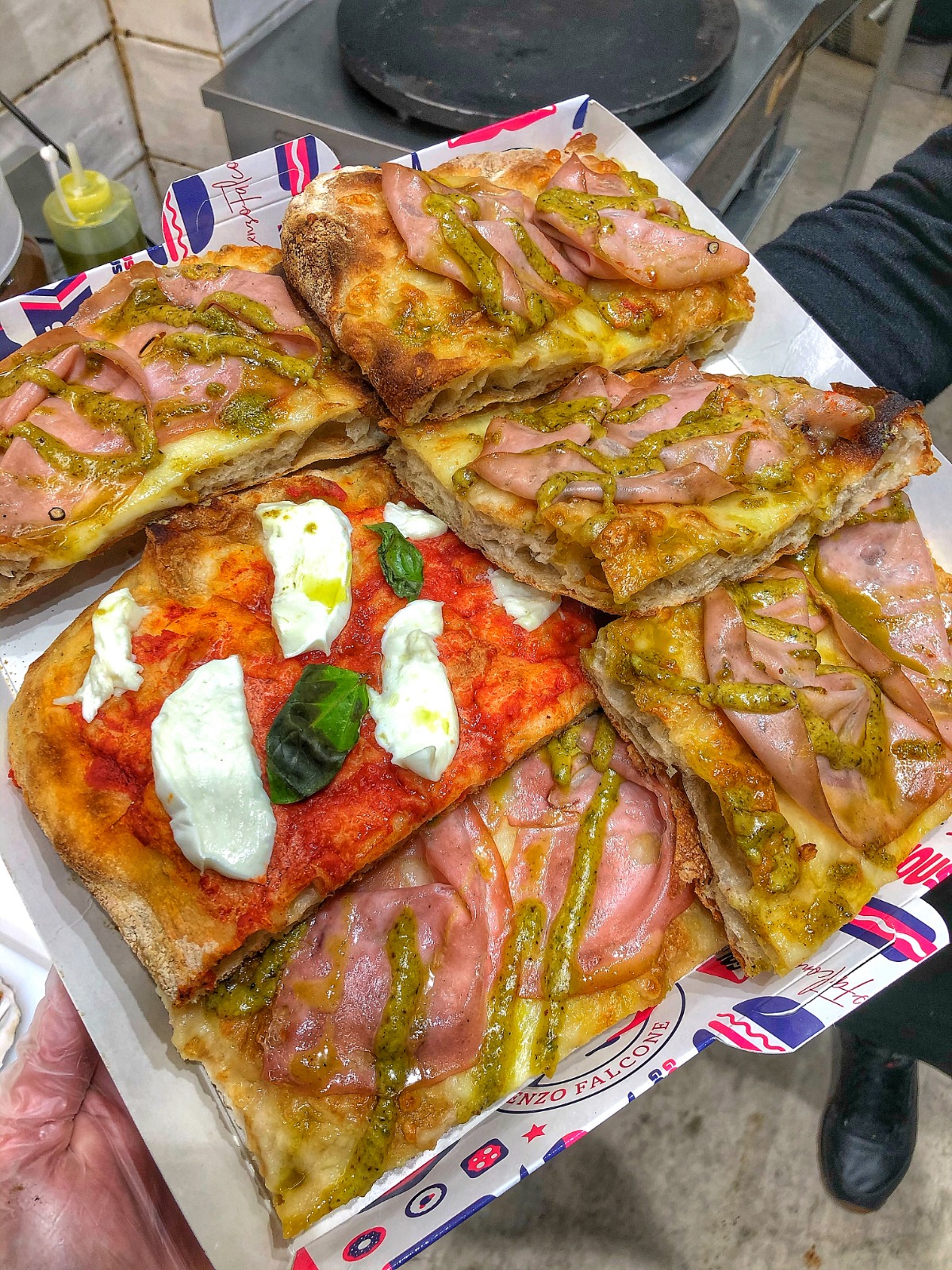 Il “re” del food porn apre Golocious a Sorrento:  la sua pizza in teglia è subito sold out