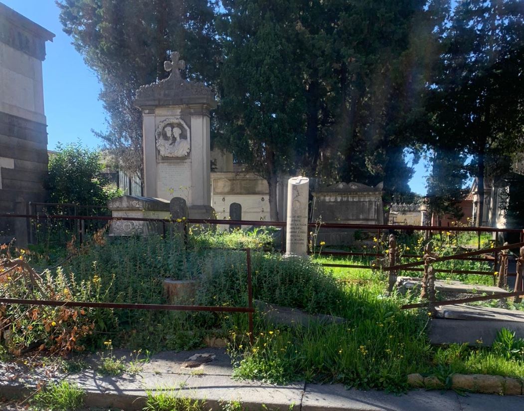 Fase 2, EFI Campania: “Erbacce, degrado e dubbi sulle sanificazioni, il cimitero di Poggioreale non è pronto a ripartire”