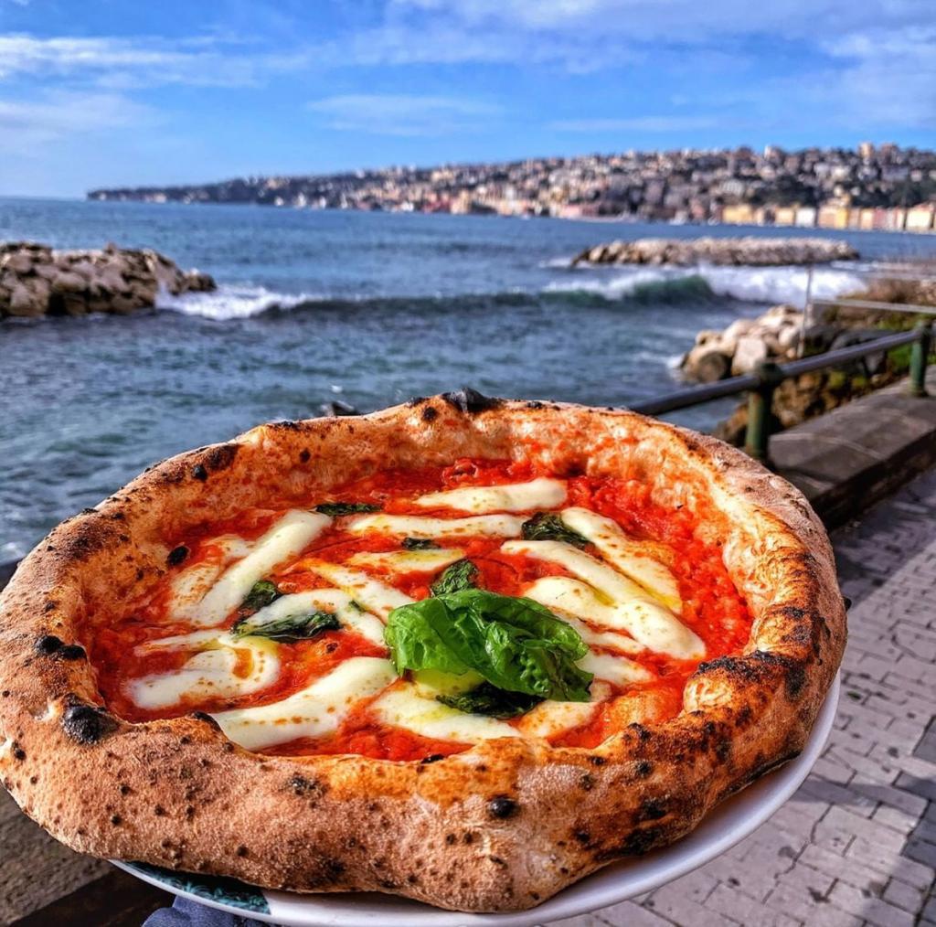 Da Napoli a Milano e ritorno:  apre Fresco&Cimmino su Via Partenope  pizza gratis dal 22 al 25 giugno