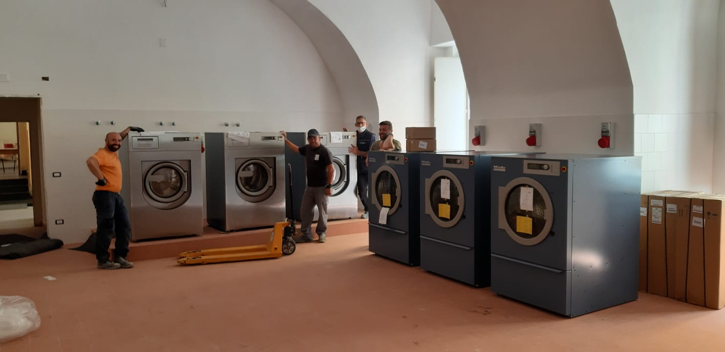Napoli, il centro di accoglienza di via de Blasiis si rinnova: arriva la lavanderia sociale