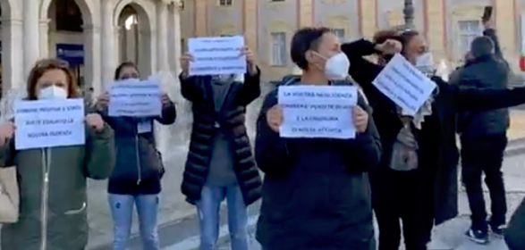 Proteste ad Ercolano: I commercianti consegnano le chiavi