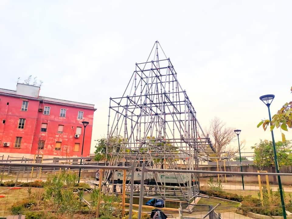 Dopo Piazza Garibaldi, Poggioreale: venerdì 18 dicembre alle ore 17.45 si accende l'Albero di Natale di via Traccia / via De Roberto