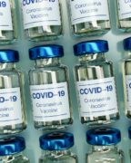 Sono quota 358 i medici morti  di Covid in Italia; crescono le vittime tra i camici bianchi.  Le ultime sulla pandemia