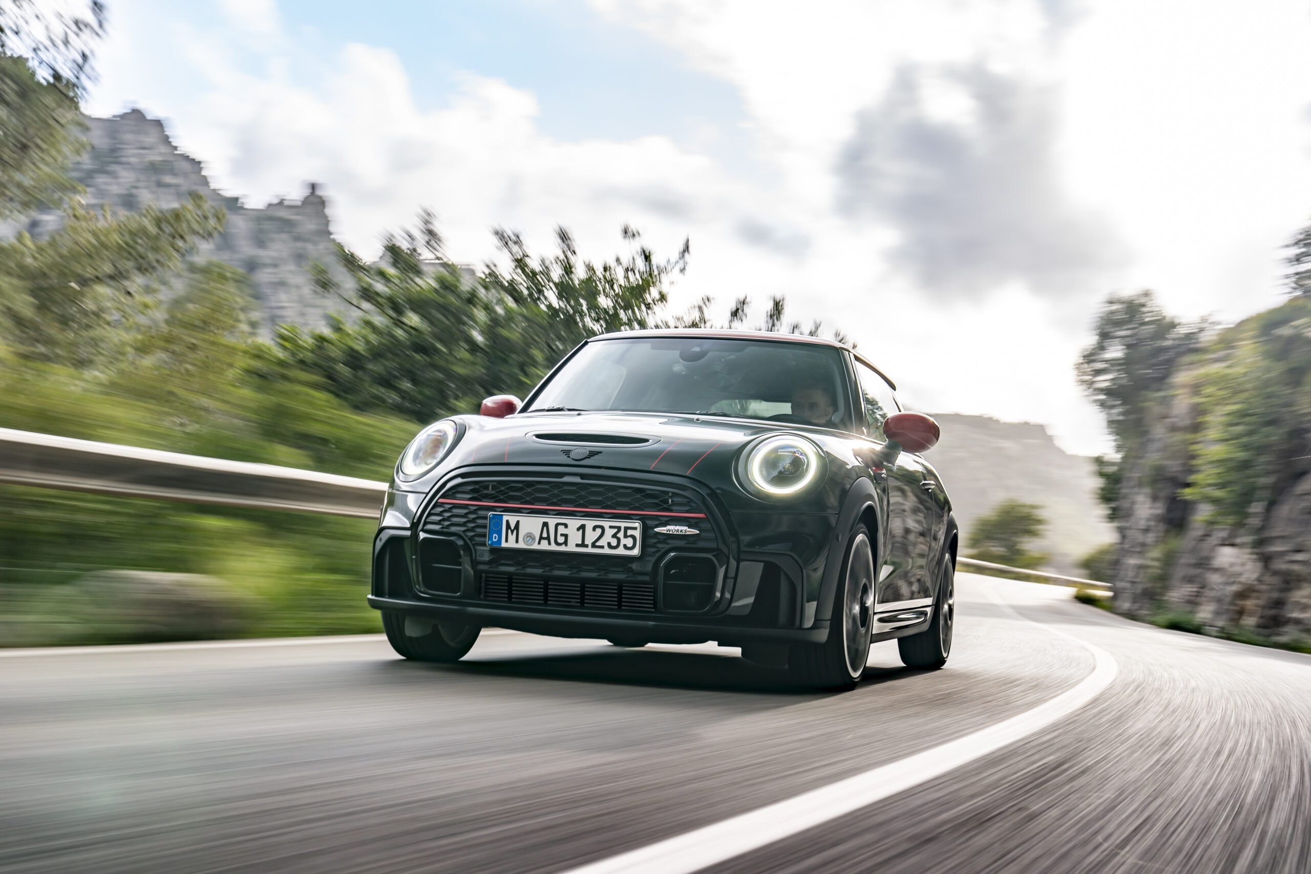 Nuovo slancio per un piacere di guida estremo: MINI John Cooper Works