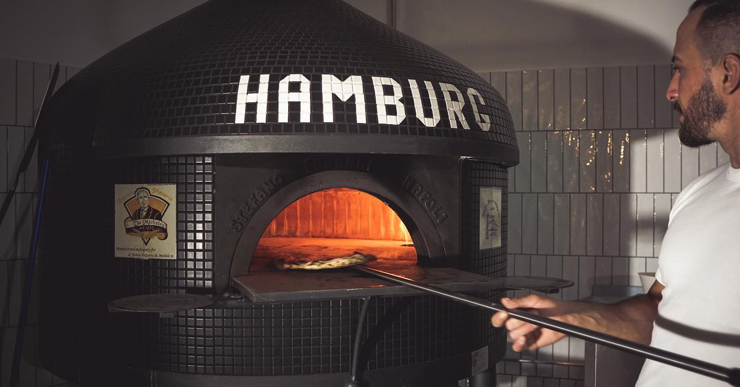 L’antica pizzeria da Michele apre ad Amburgo. Festa di riapertura anche a Berlino