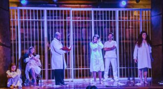 Grande successo per lo spettacolo ‘Fiori all’inferno’ all’auditorium Paolo VI di Succivo
