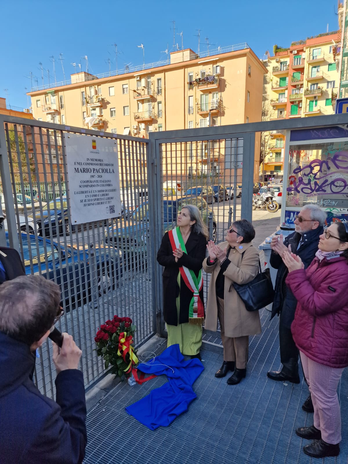 Targa per Mario Paciolla a Napoli